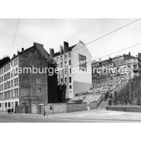 1267_01_085 Altes Hamburger Bild von der Hafentreppe an der Hafenstrasse. | St. Pauli Hafenstrasse - Bilder aus Hamburg Sankt Pauli.